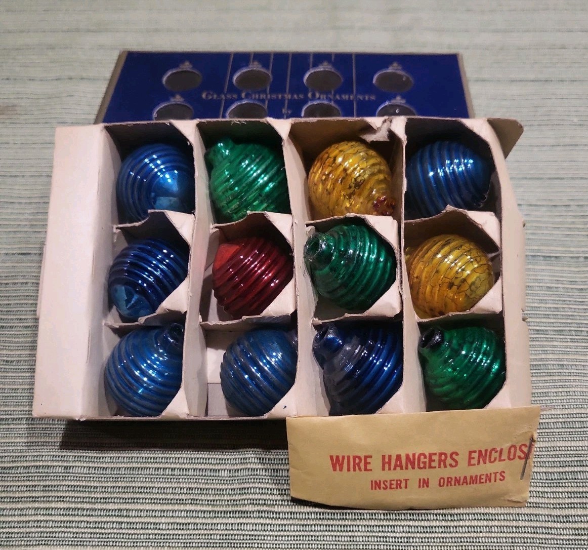 Vintage 12 Paragon Glass Round Ribbed Feather Tree Ornaments In Original Box Vintage 12 Paragon Glass Round Ribbed Feather Tree Ornaments In Original Box