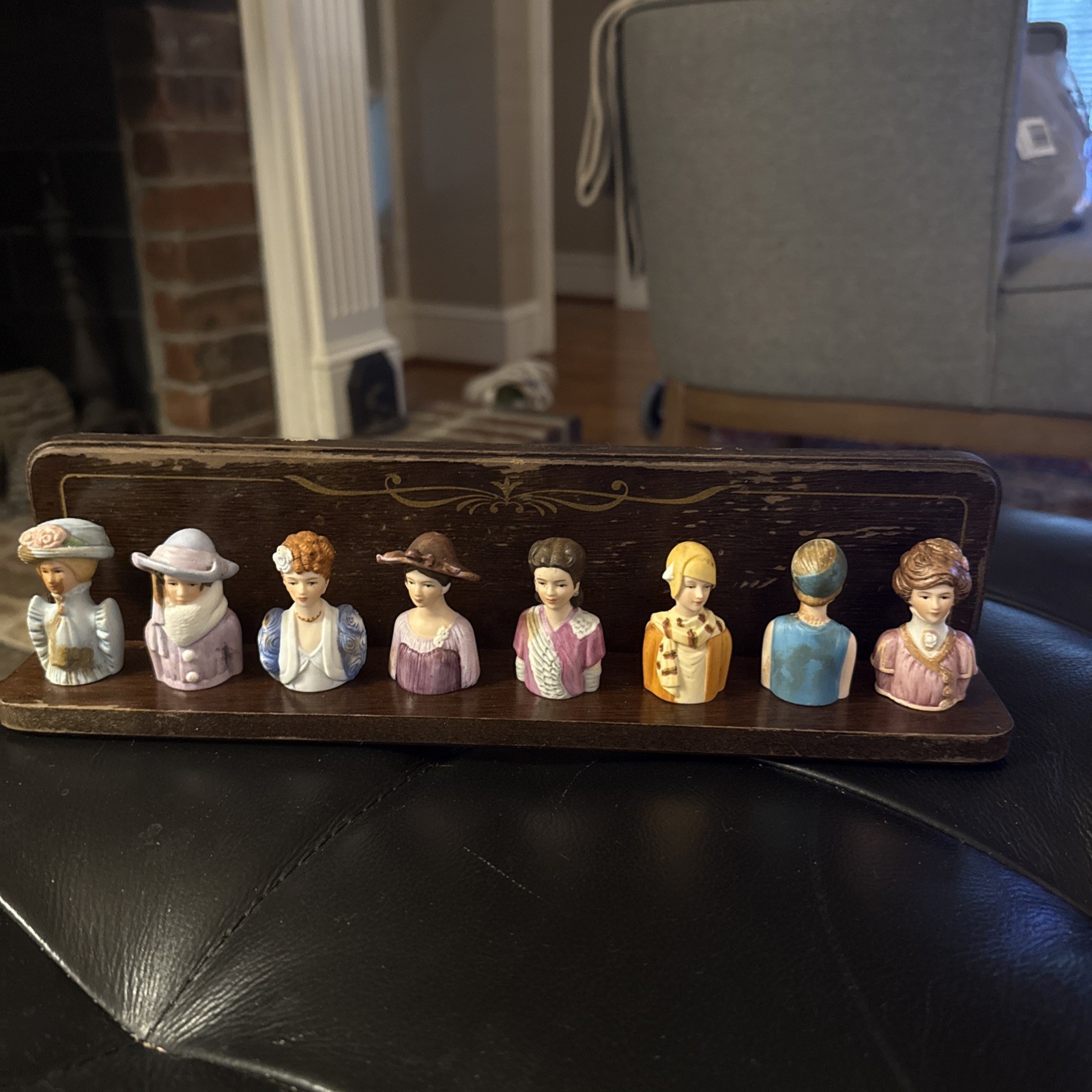 Vtg Avon American Fashion Silhouette Thimble Set & Display Rack From The 1980\'s