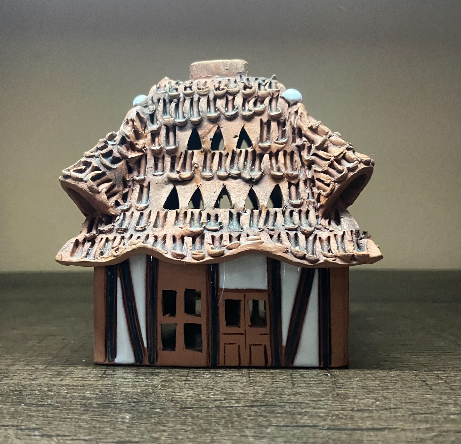 Handcrafted Lithuanian Ceramic Tealight House & Aroma Burner — European Cottage