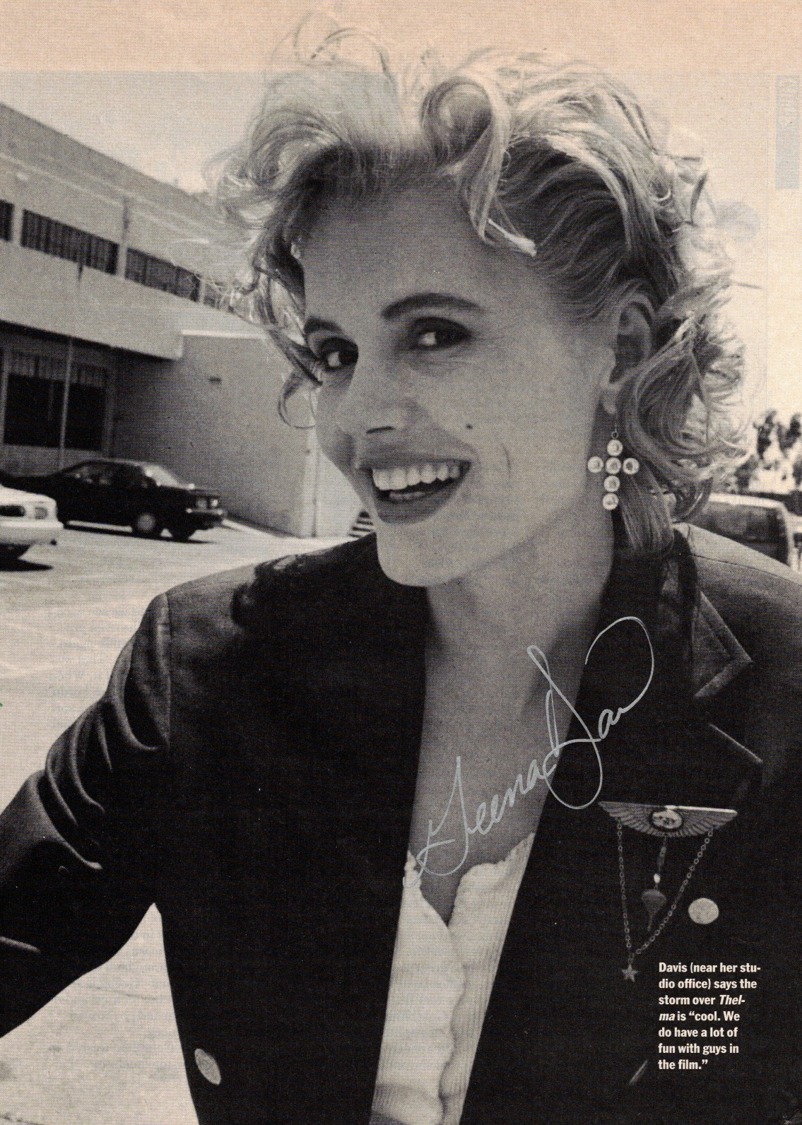 Geena Davis American Actress Original Signed Autograph Magazine Page Beetlejuice