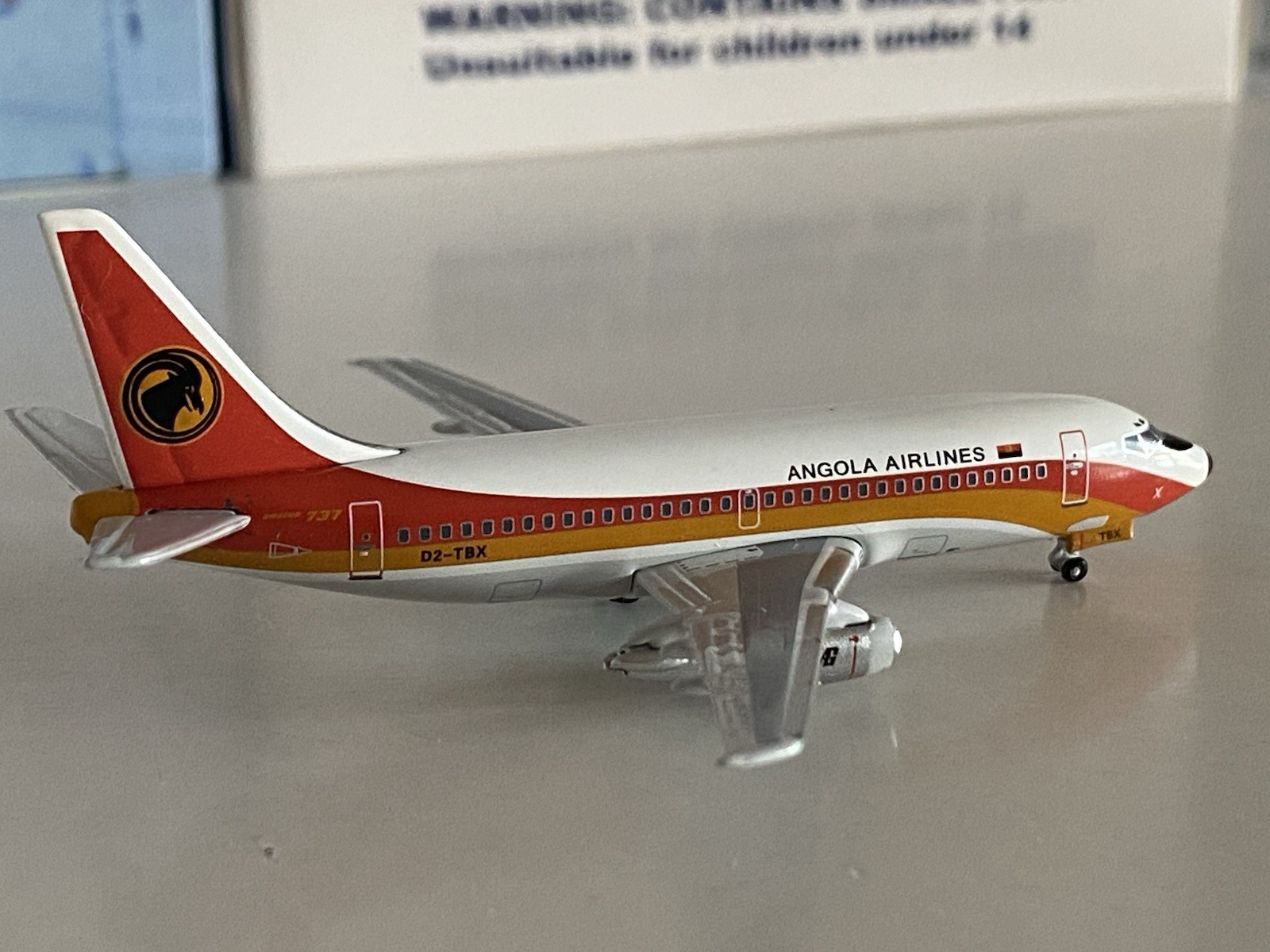 SMAC Seattle Model Aircraft TAAG Angola Airlines Boeing 737-200 1:400 D2-TBX