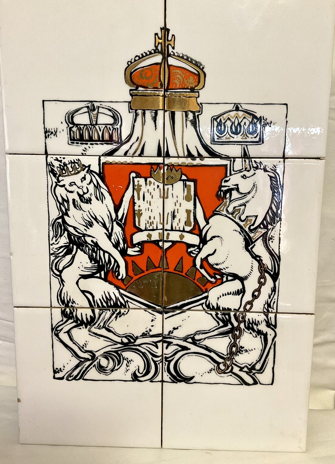 Vintage Royal Coat Of Arms Of The UK Ceramic Tiles On Wood Base Gold Detailing Vintage Royal Coat Of Arms Of The UK Ceramic Tiles On Wood Base Gold Detailing