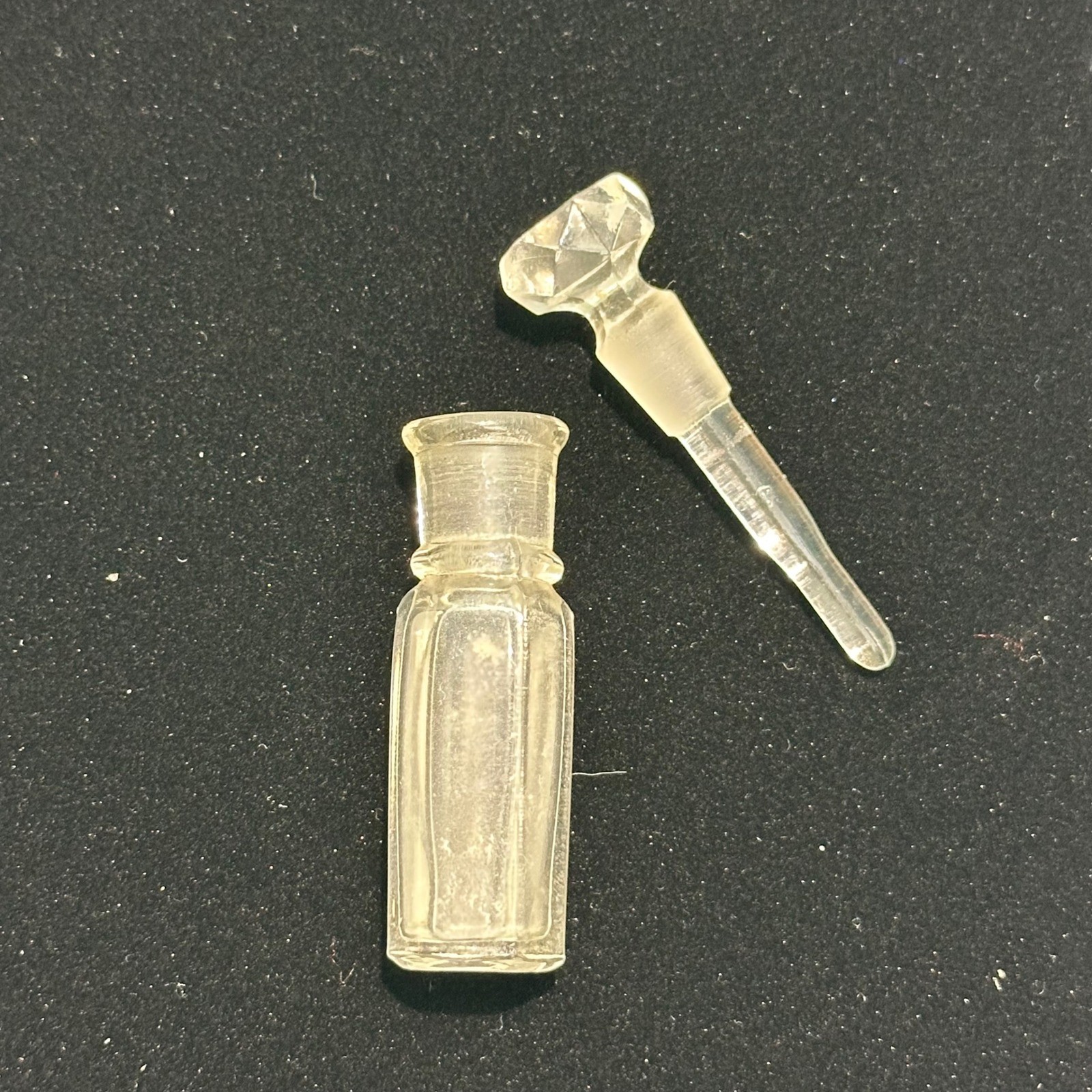 Vintage 1920s Elizabeth Arden Cupids Breath Mini Perfume Bottle Glass Stopper