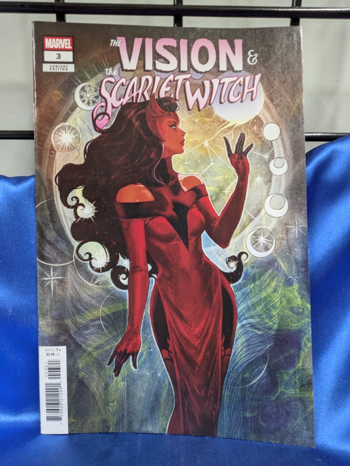 THE VISION & THE SCARLET WITCH #3 LEIRIX SCARLET WITCH VARIANT (2025) THE VISION & THE SCARLET WITCH #3 LEIRIX SCARLET WITCH VARIANT (2025)