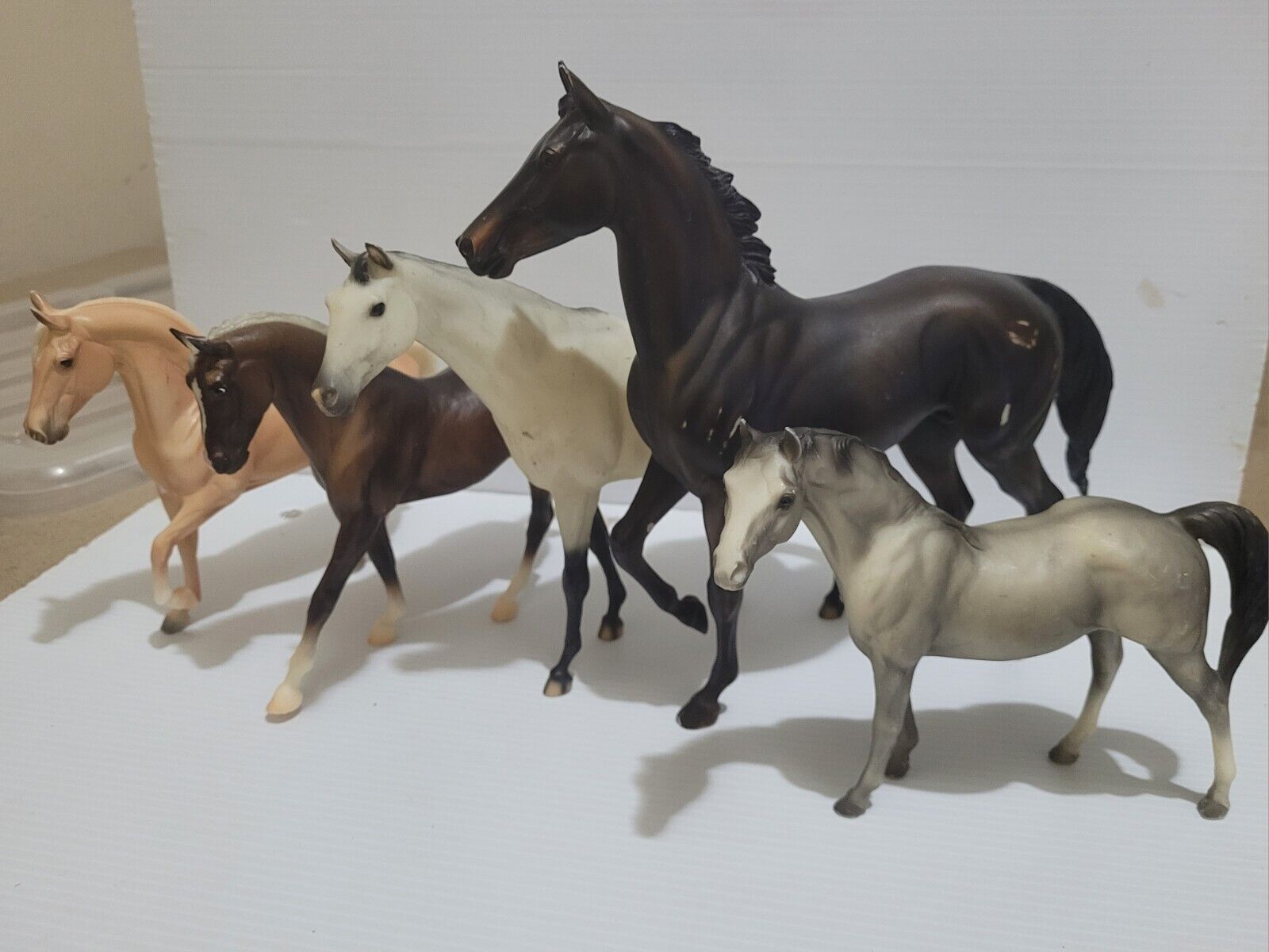Vintage lot of 5 Breyer horses different sizes Different models.