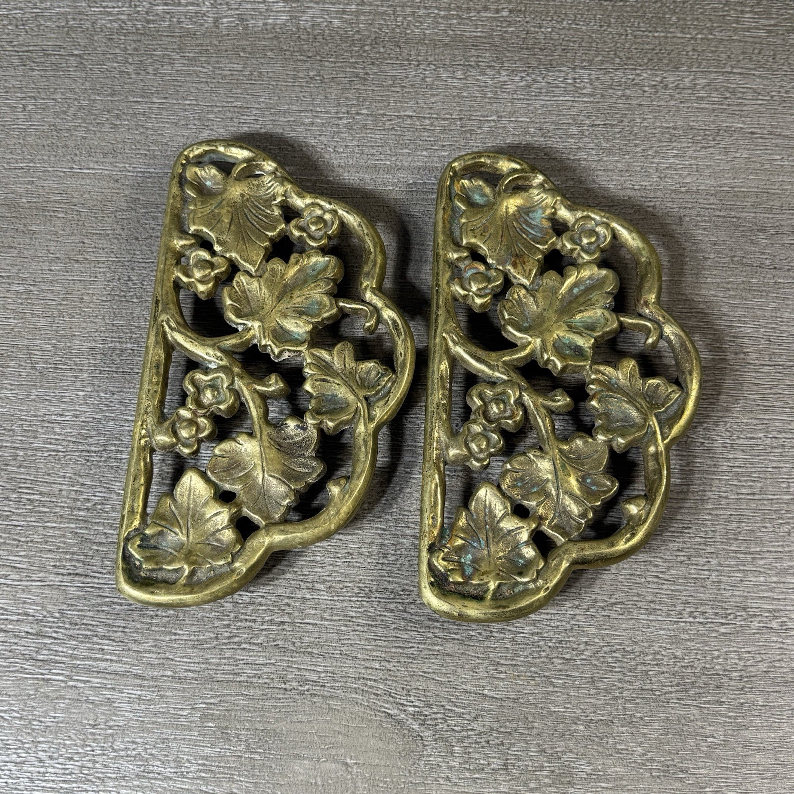 2 pc Vintage Harvin Virginia Metalcrafters Brass Trivets #3803 Floral & Leaves