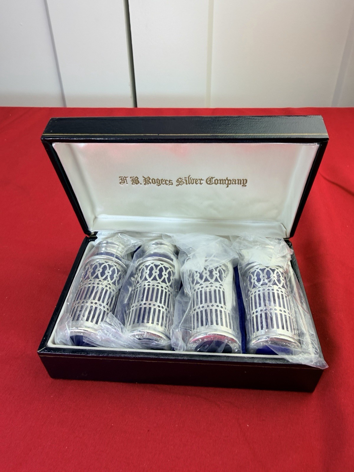 Vtg FB Rogers Silverplate Cobalt Blue Glass Salt Pepper Shakers Set of 4 NOS Box