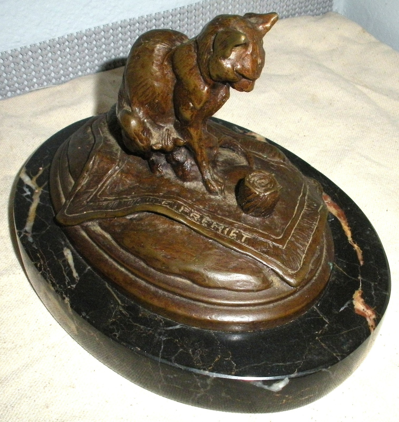 VINTAGE EMMANUEL FREMIET BRONZE OF CAT W/ A SPOOL OF THREAD MARBLE BASE vafo