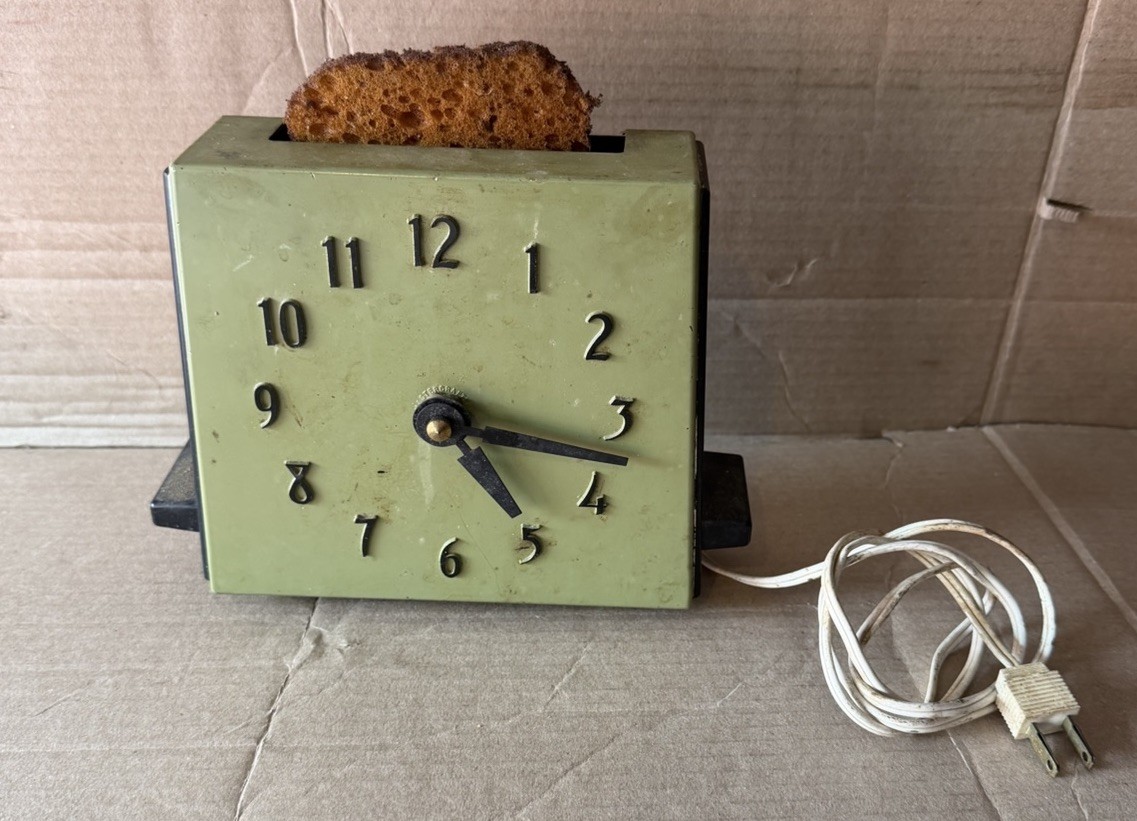 VINTAGE RARE MASTERCRAFTERS TOASTY TOASTER ANIMATED MOTION CLOCK