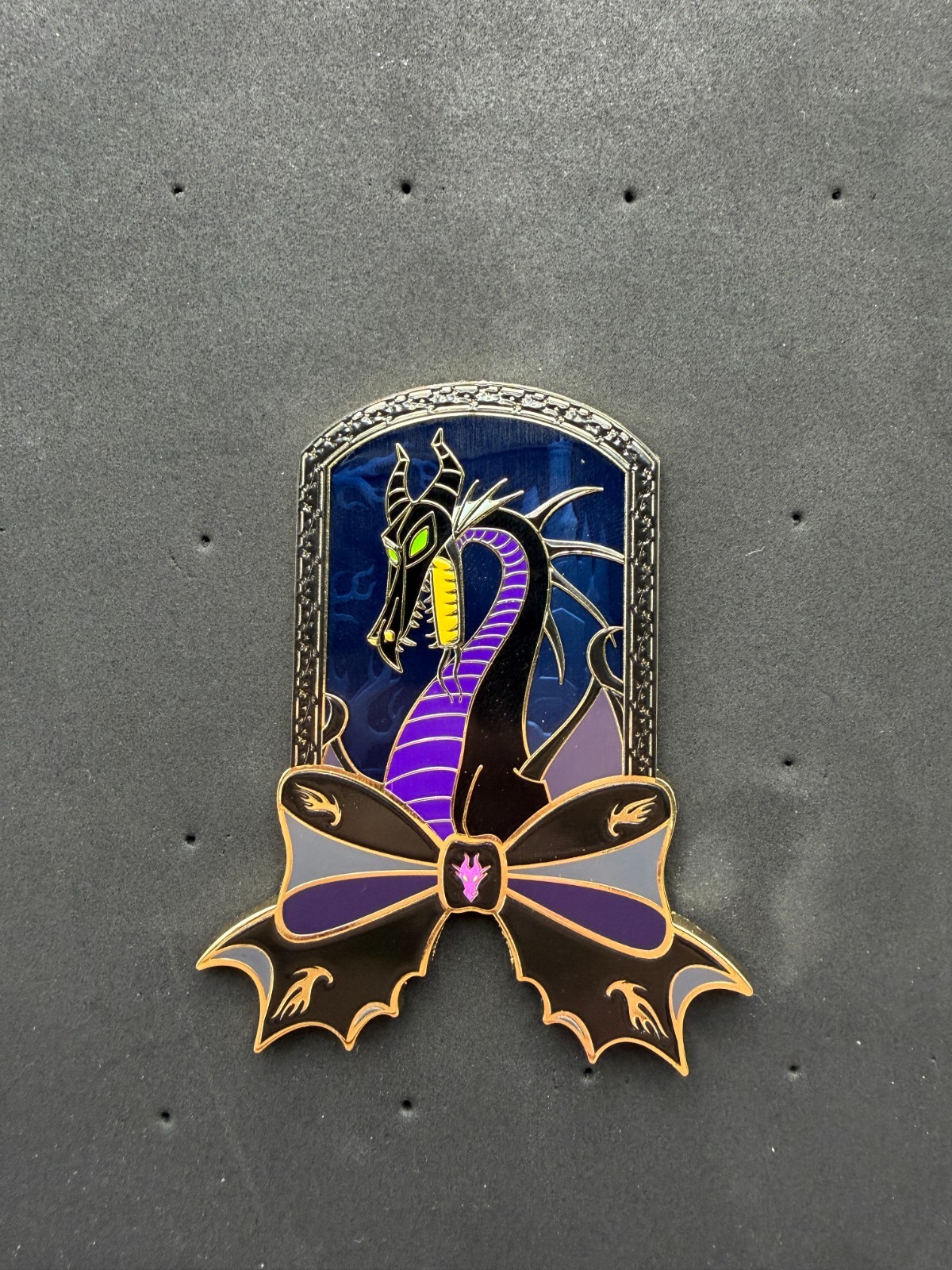 Maleficent Dragon Pink a la Mode Gothic Bow Villains Mystery Pin Chaser LE200 Maleficent Dragon Pink a la Mode Gothic Bow Villains Mystery Pin Chaser LE200