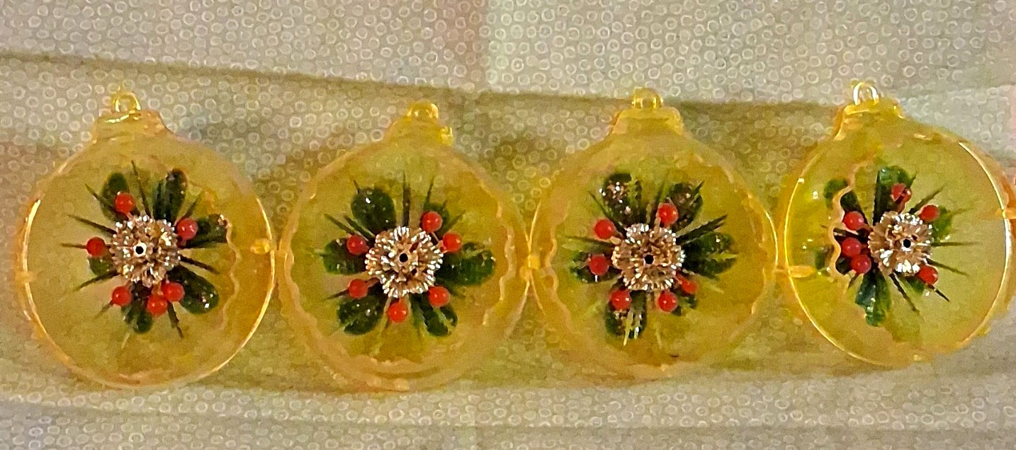 JEWELBRITE VINTAGE  ORNAMENTS  SET OF 4. BEAUTIFUL