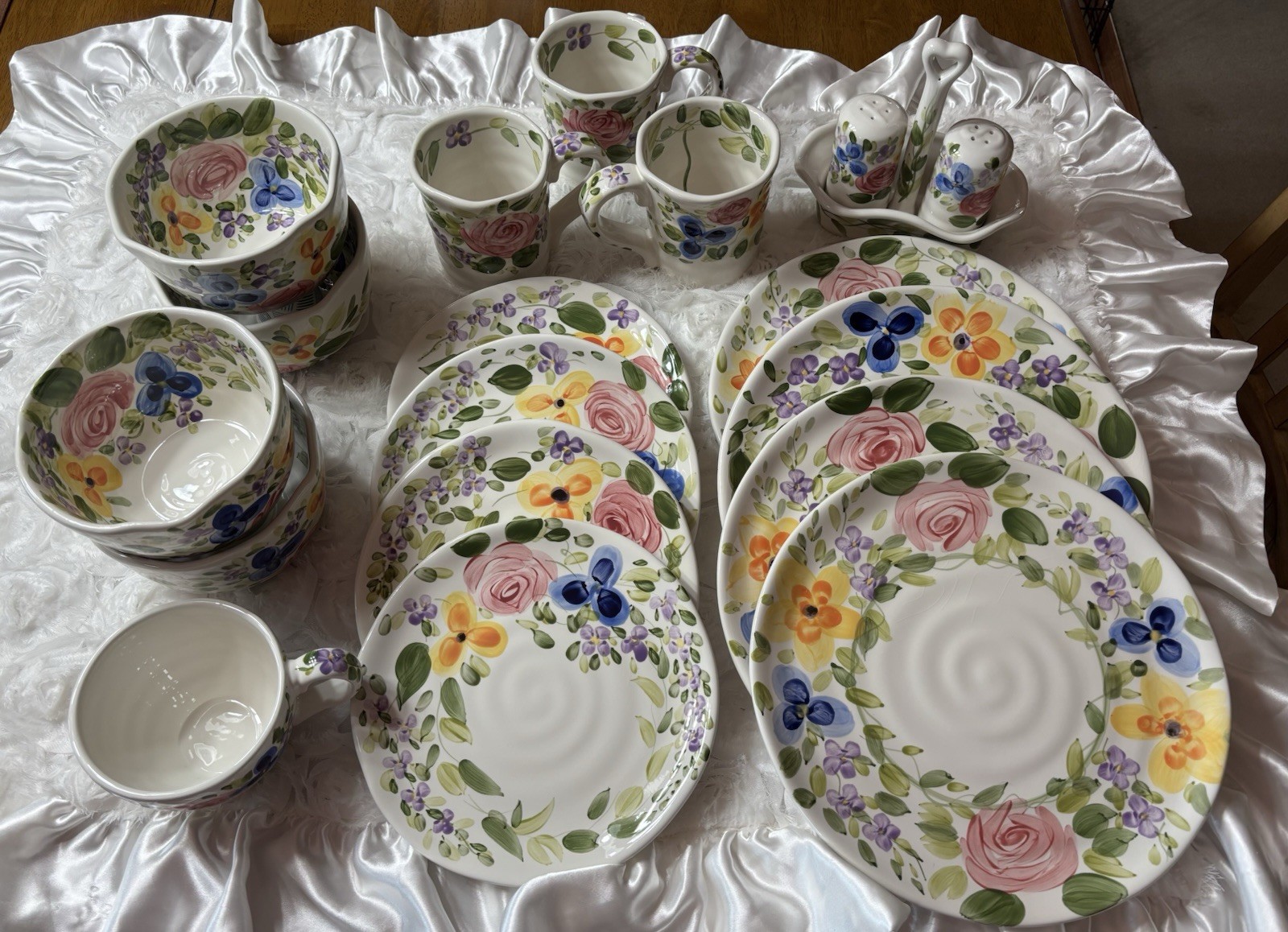 Mariam\'s Garden Handprinted Floral Unlimted(Rare) Lot) 🌺Table Setting 19 Piece