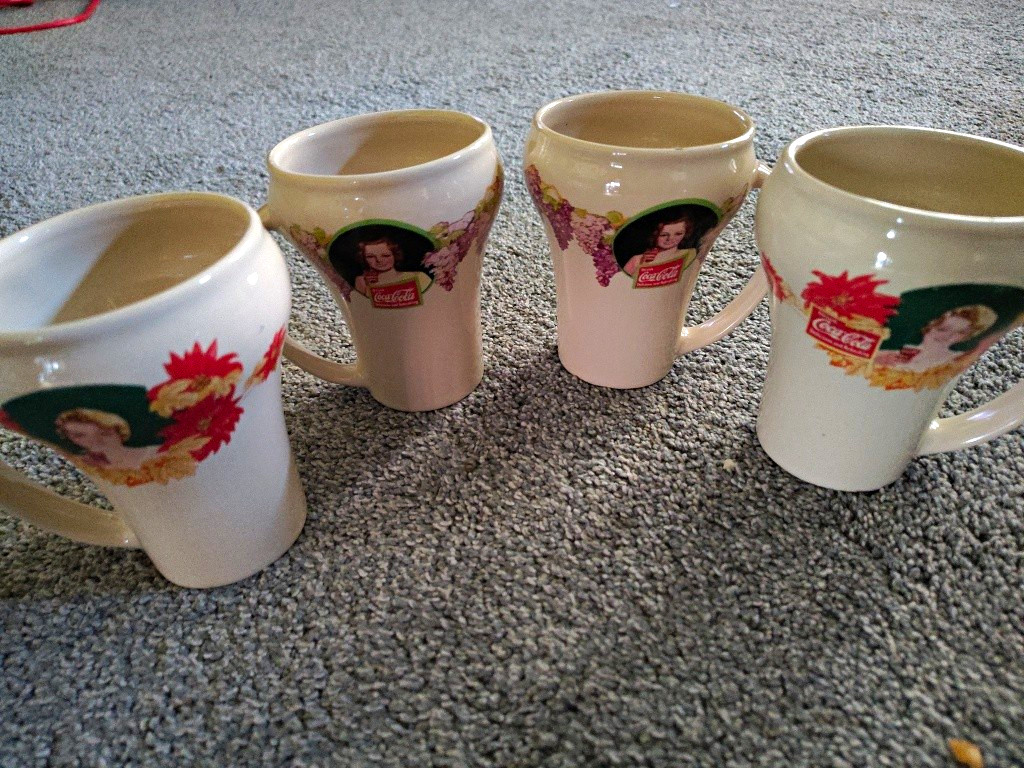 Vintage Ladies of Coca-Cola Mugs   Multicolor (4)
