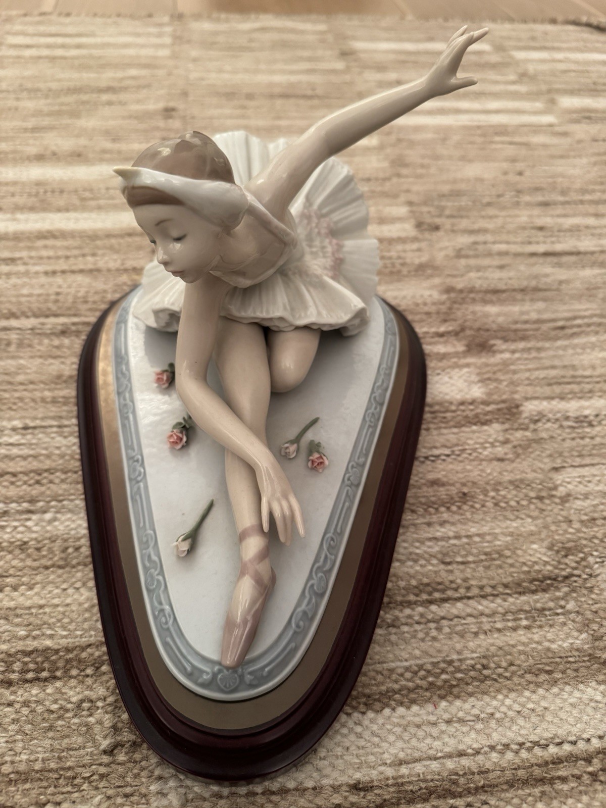 Lladros porcelain ballerina figurine No. 1526 Retired Classic Soai. FAST SHIP Lladros porcelain ballerina figurine No. 1526 Retired Classic Soai. FAST SHIP