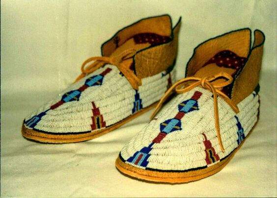Old American Sioux Style Suede Leather Handmade Beaded Moccasins HBM216