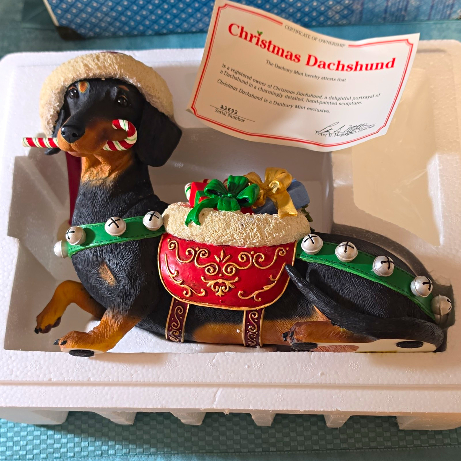 Danbury Mint Christmas Dachshund Dog Figurine w/ Certificate of Ownership Bin AA