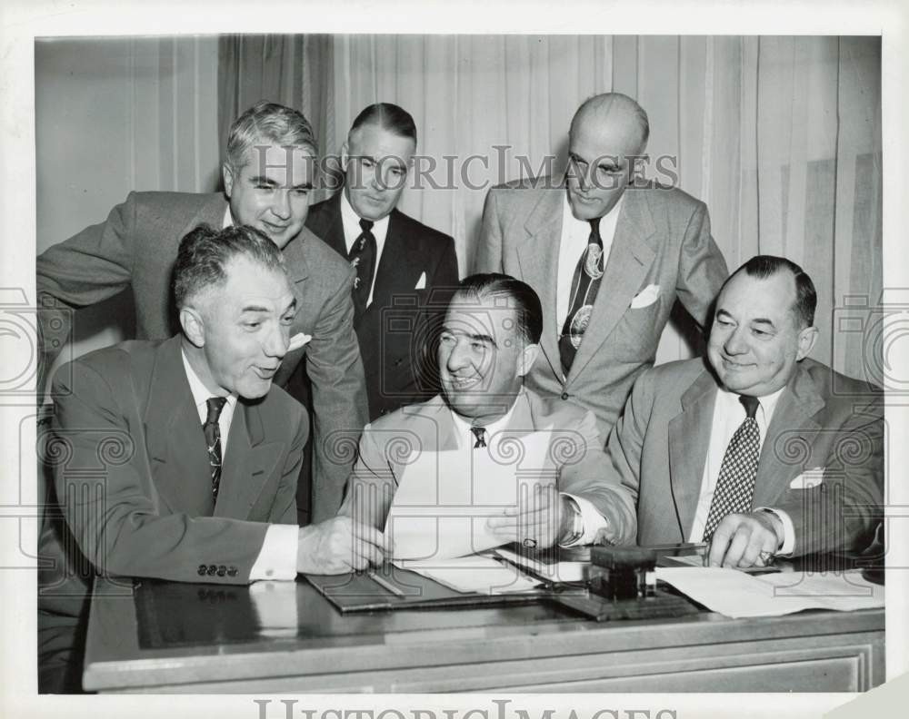1949 Press Photo Ford Frick and others attend Major League baseball meeting
