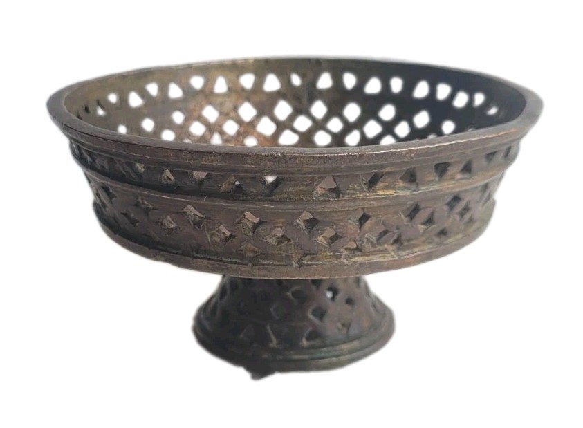 RARE VINTAGE ROYAL BRASS SINGING JALI FLOWER'S FRUIT'S STAND COLLECTABLE