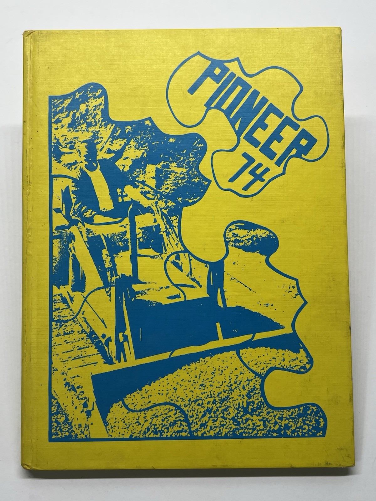 JIM BRIDGER JR. HIGH SCHOOL 1974 PIONEER YEARBOOK Independence Missouri JIM BRIDGER JR. HIGH SCHOOL 1974 PIONEER YEARBOOK Independence Missouri