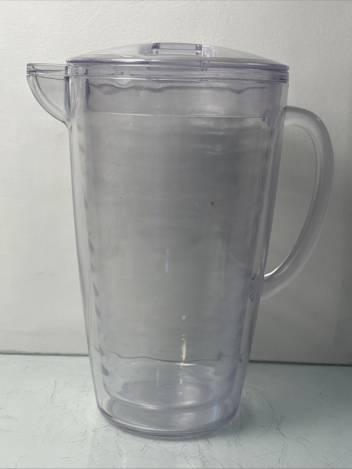 Clear Double Wall Insulated Pitcher With Lid 10\