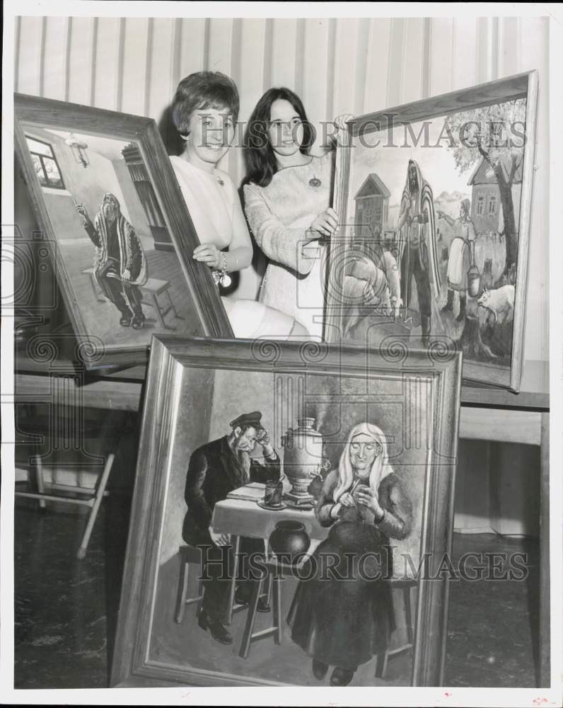 1967 Press Photo Mmes. Irwin Treiger and Abraham Bergman shown with paintings