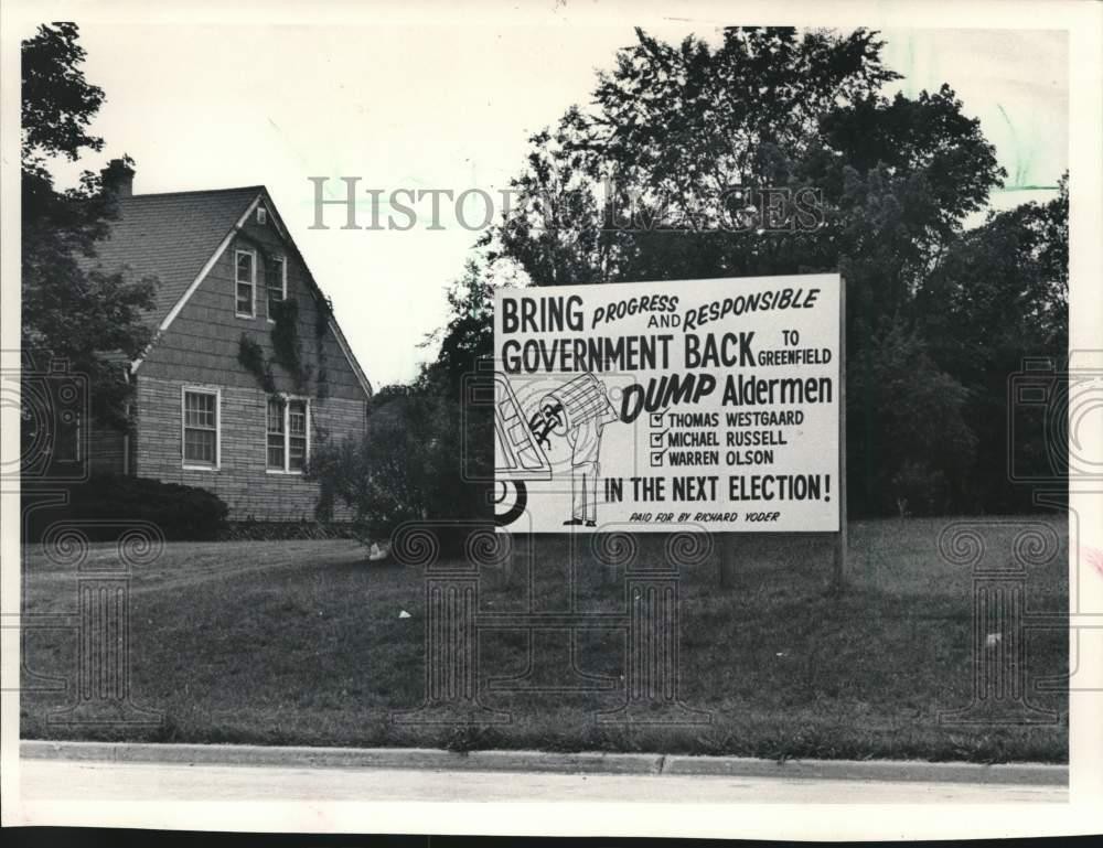 1985 Press Photo Protest Sign at Home of Richard Yoder, Greenfield, Wisconsin
