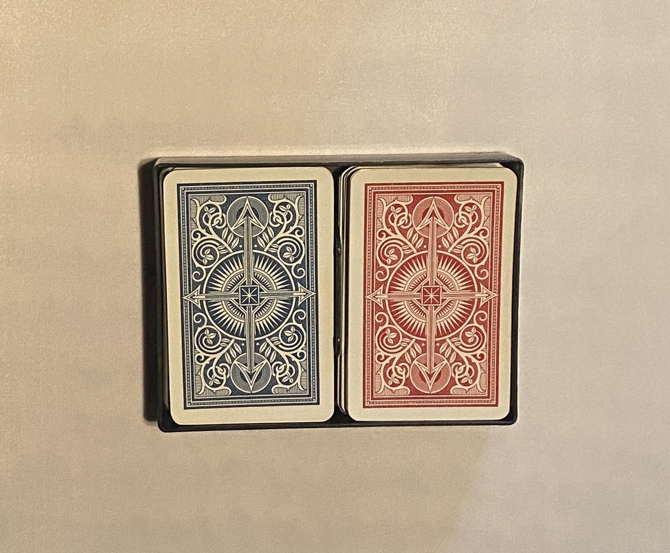 Vtg KEM Plastic Case with Double Decks Playing Cards Blue & Red COMPLETE