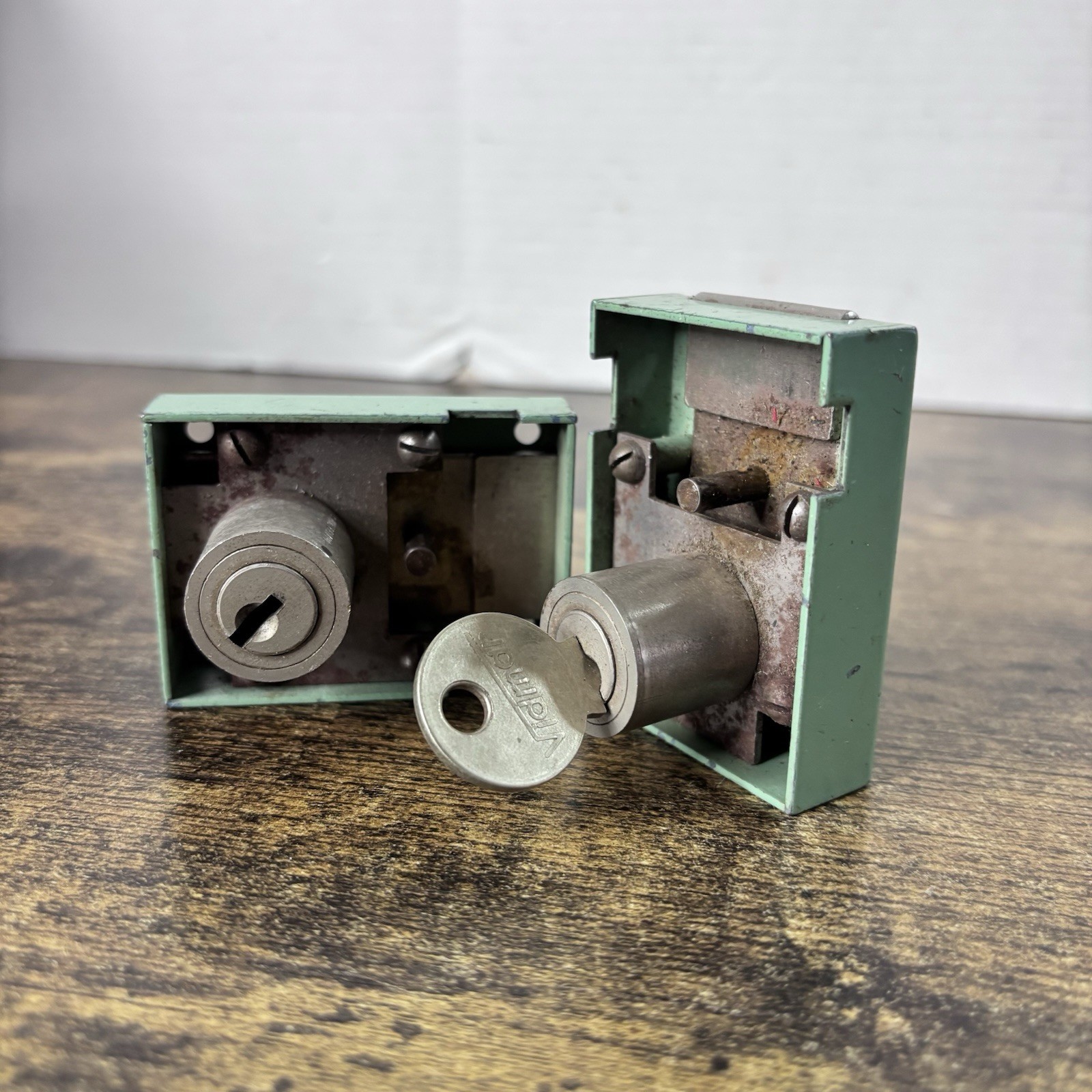 Pair Of 2 Vidmar Lock Cylinders & Housing W 1 Key (A8) 1219 series Switzerland