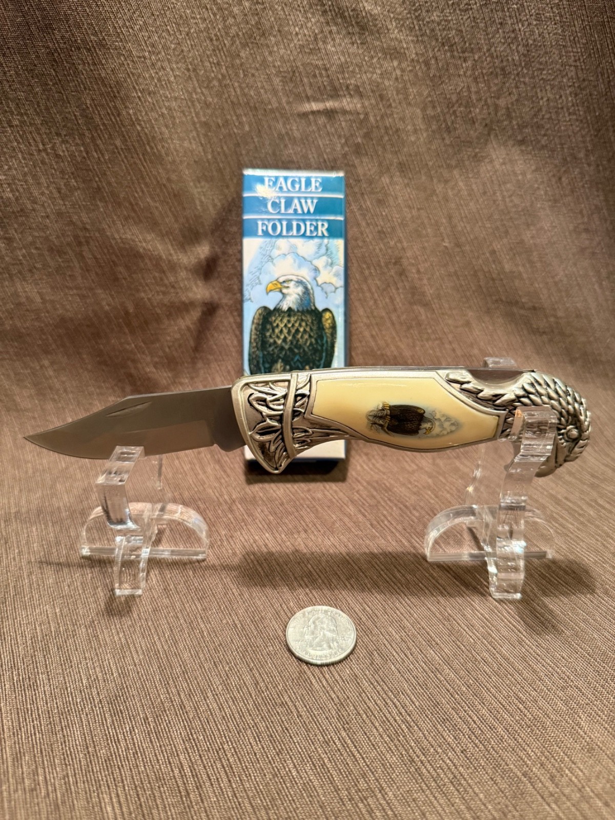 Eagle Claw Folder Lockback Knife Bald Eagle Head Pommel Scrimshaw Style NIB Box