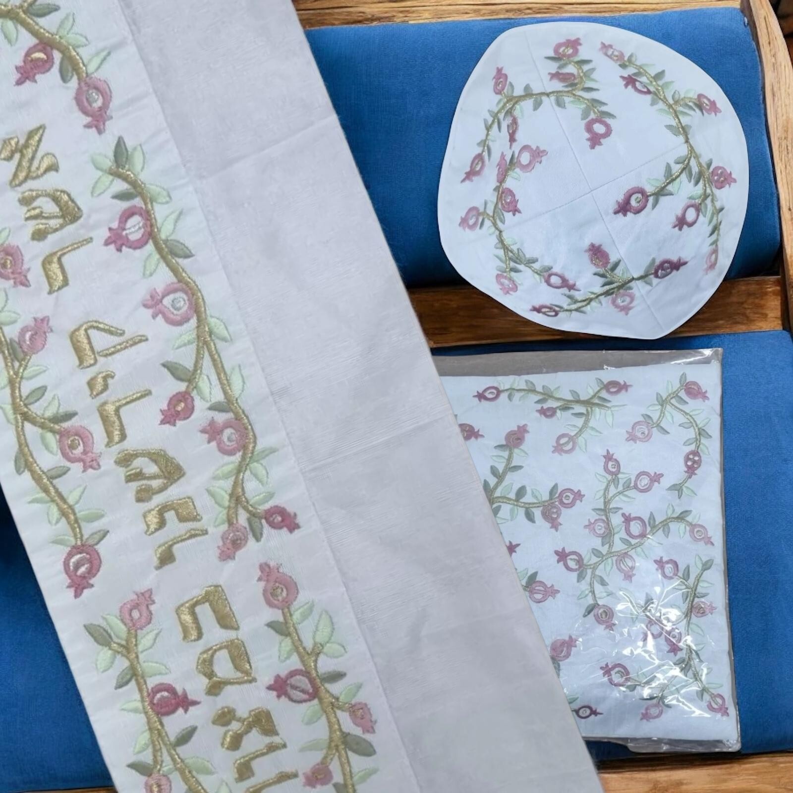 Tallit Woman Tallis Talit Beautiful  with Flowers + Bag Different Elegant