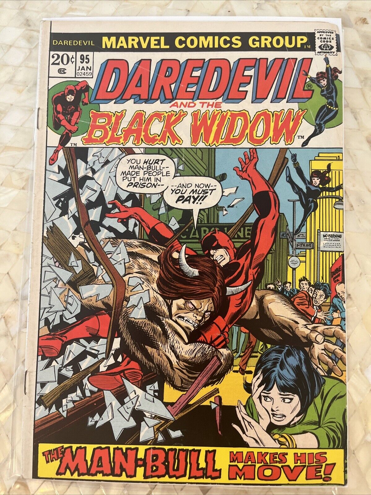 Daredevil #95 (1973) Black Widow Marvel Comics - Man Bull - Combine Shipping