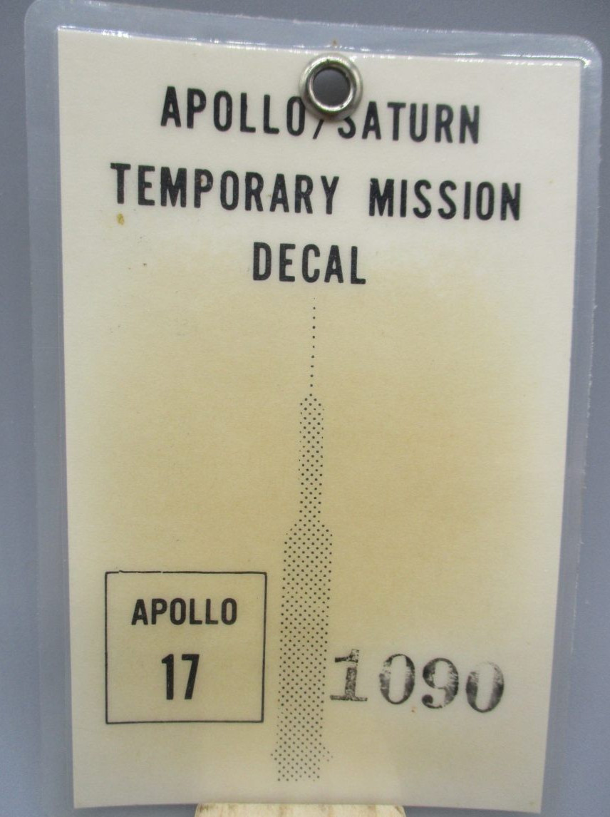 Vintage NASA 1972 APOLLO/SATURN 17 KSC Temporary Mission Decal BADGE #1090.