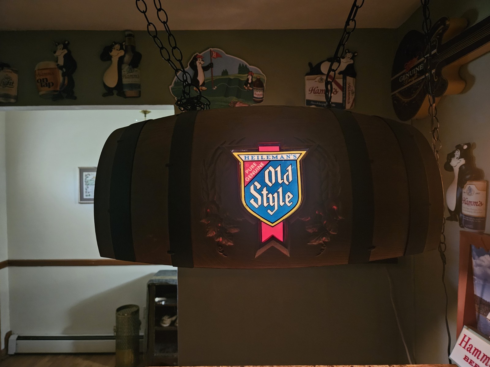 Vintage Heileman's Old Style Beer Pure Genuine Hanging Barrel Billiards Light