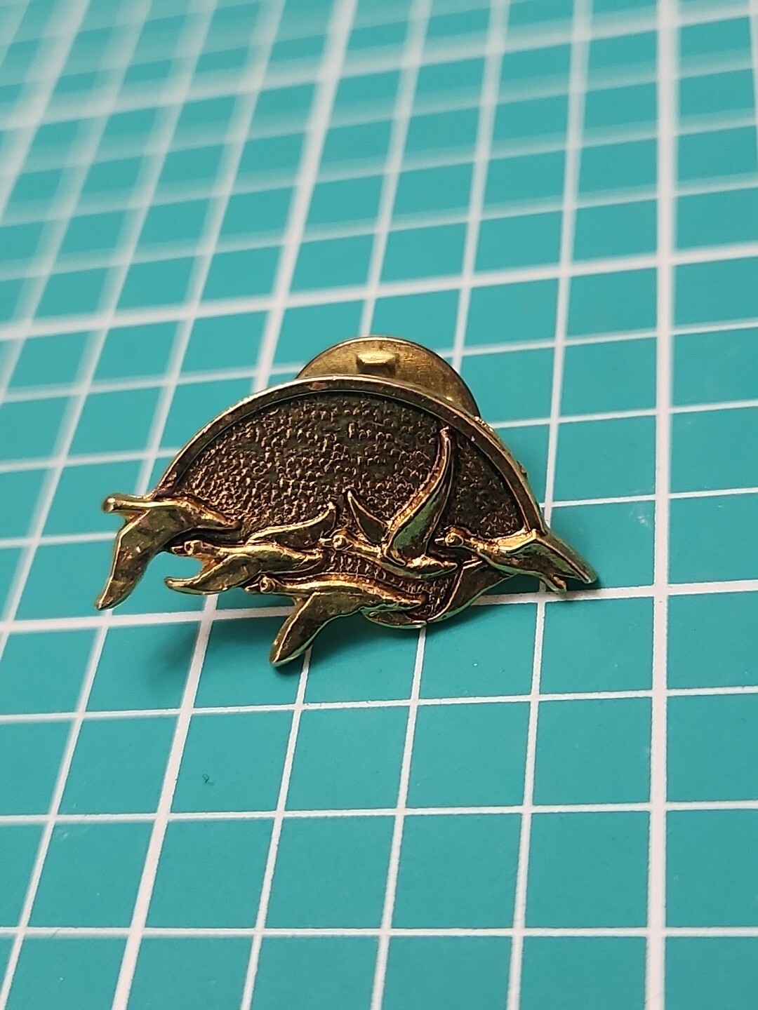 Vtg The Master Teacher Flock Of Flying Geese Gold Tone Lapel Pin