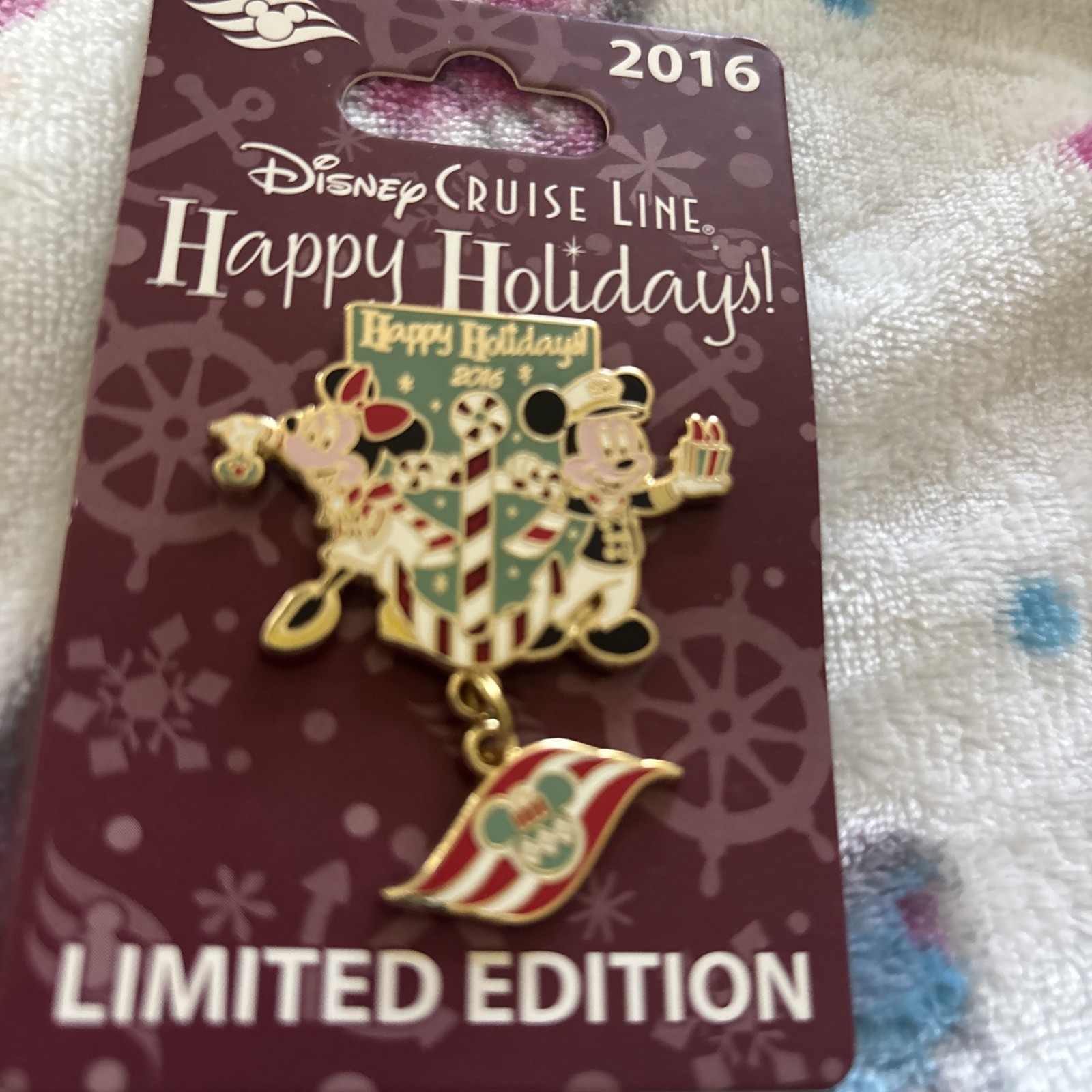 Disney Exclusive 2016 Disney Cruise Line Mickey Minnie Holidays Christmas Pin