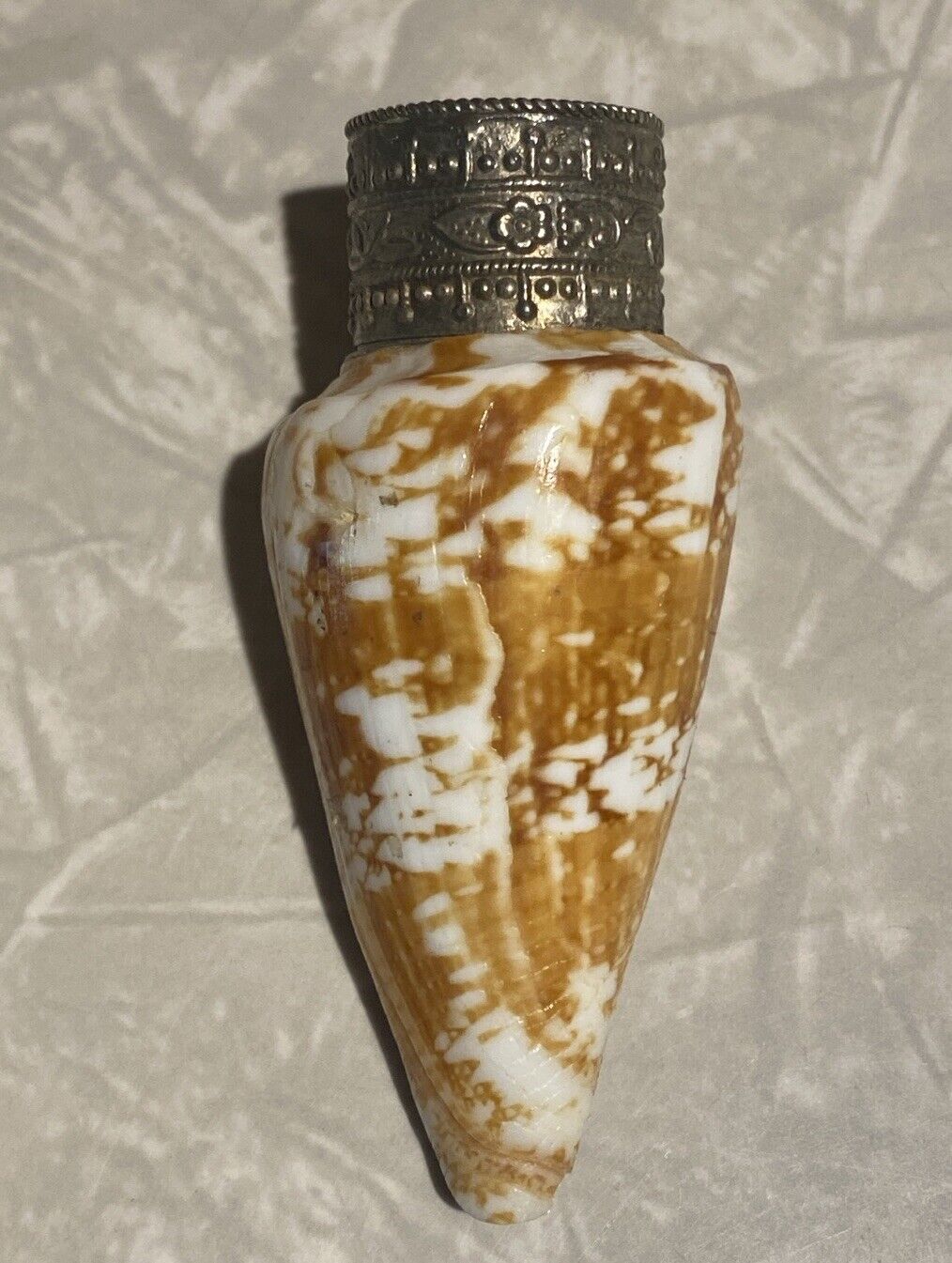 VINTAGE SEASHELL SNUFF BOTTLE CONUS SHELL SILVER TOP MOTHER PEARL