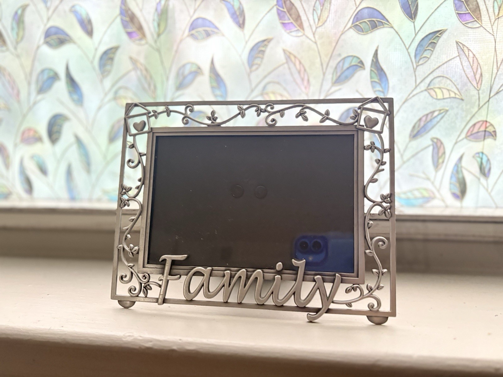 Vintage Y2K Style Pewter Silver Tone 4x6 “Family” Engraved Photo Frame Vintage Y2K Style Pewter Silver Tone 4x6 “Family” Engraved Photo Frame
