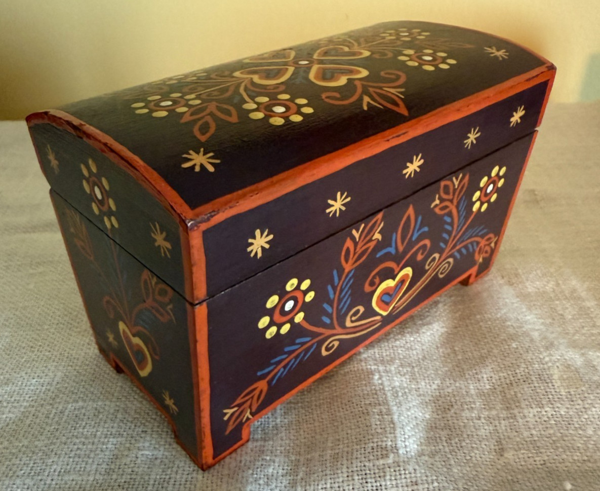 VINTAGE POLISH FOLK ART HINGED, DOMED TRINKET BOX.  Hand painted.