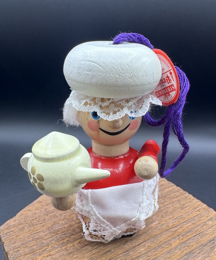 Steinbach Cratchit Maid Christmas Carol German Nutcracker Teapot Wood Ornament