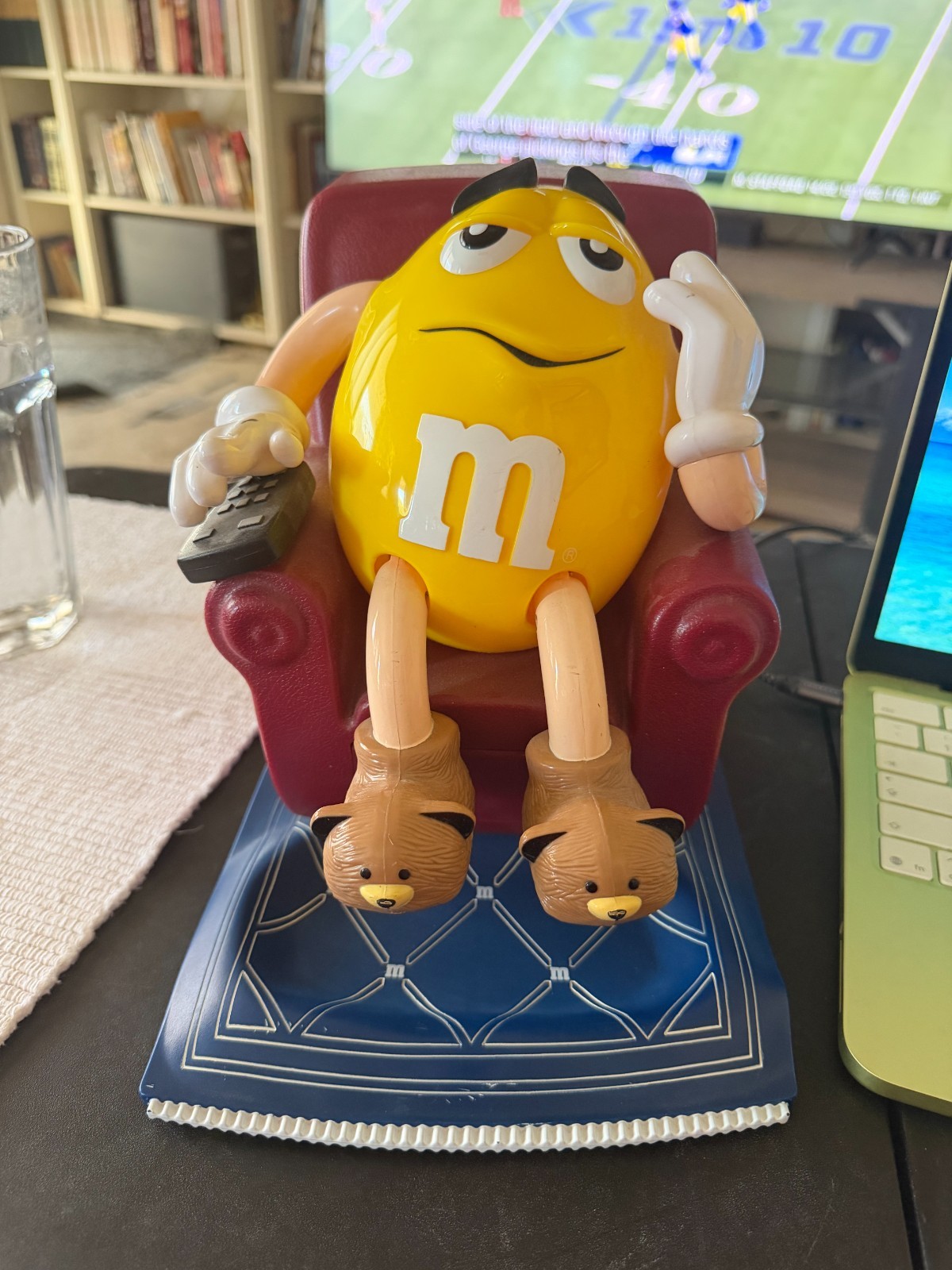 VTG M&M COLLECTIBLE Candy Dispenser Yellow Peanut M&M FREE DOMESTIC SHIPPING