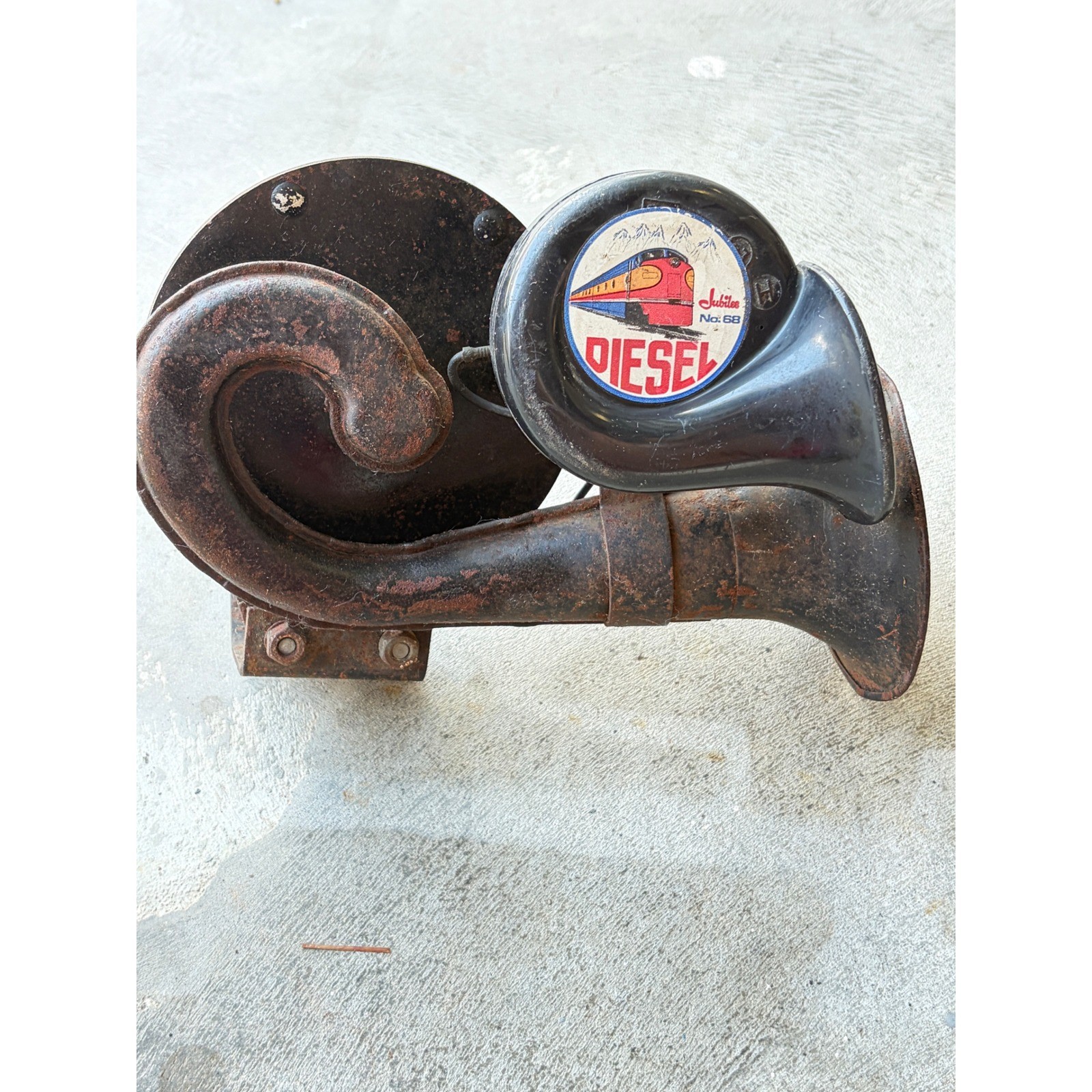 Vintage Jubilee No 68 Diesel PIGGYBACK Horn Train Car Truck Restoration Decor Vintage Jubilee No 68 Diesel PIGGYBACK Horn Train Car Truck Restoration Decor