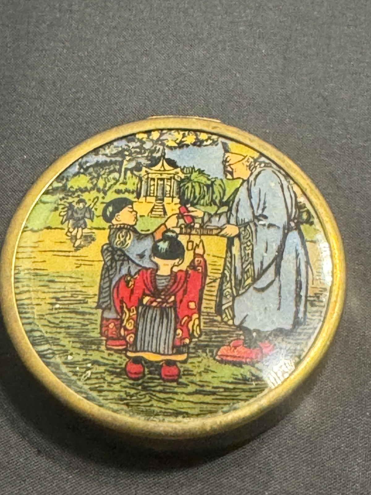 E-135 Vintage loose powder compact (empty) with mirror and enamel Japanese Scene