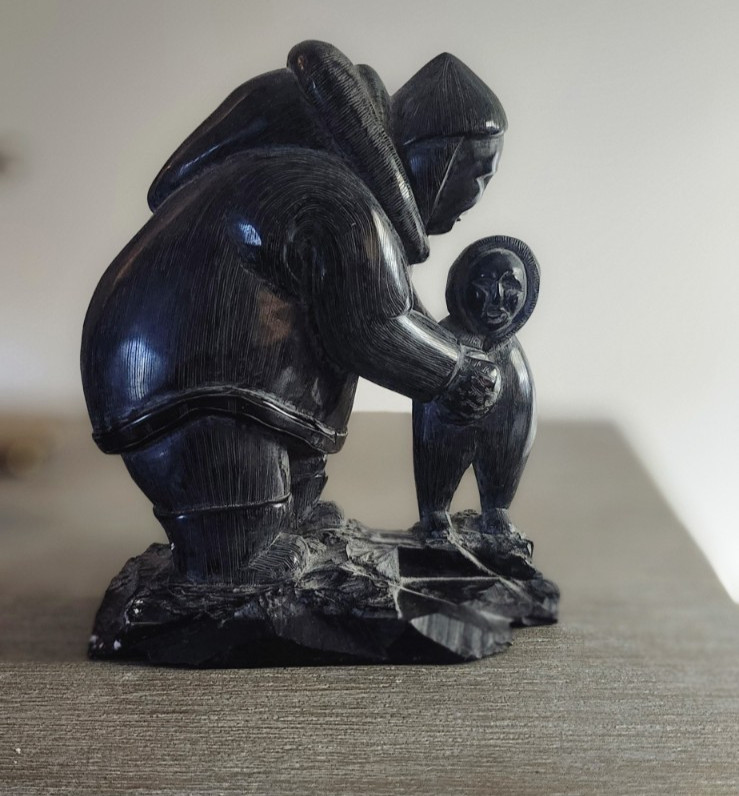 Large  Vintage Inuit Soapstone Carving 7 x 5-1/2