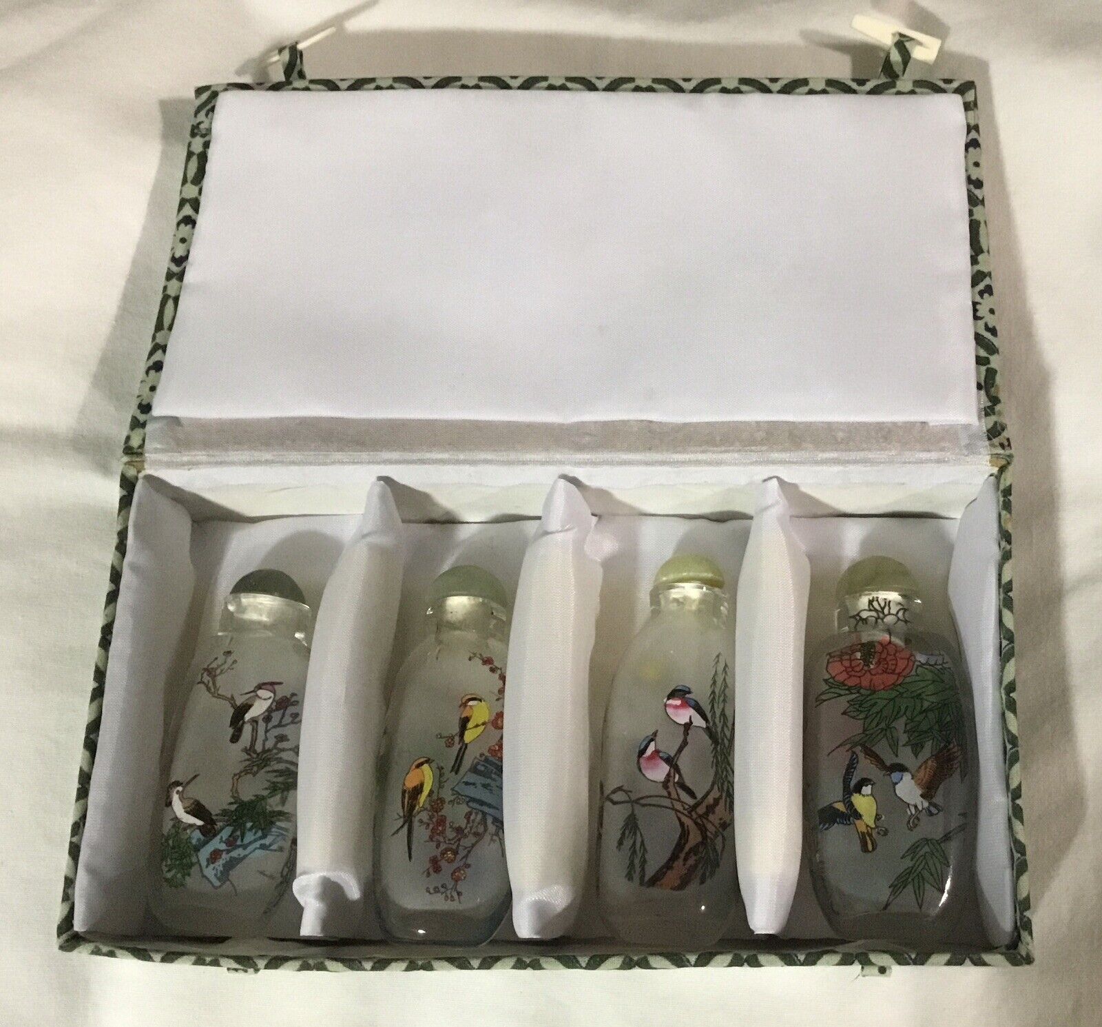 VNT SET OF 4 CHINESE INSIDE REVERSE HAND PAINTED BIRDS & FLOWERS SNUFF BOTTLES