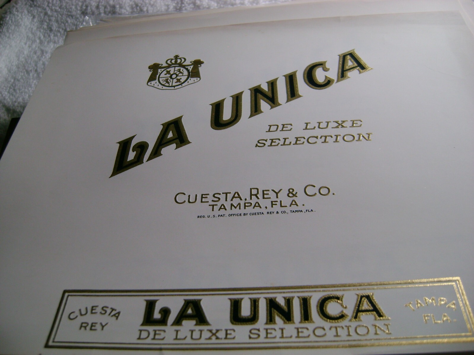LA UNICA.TAMPA,FLORIDA-VINTAGE INNER CIGAR BOX -EMBOSSED LABEL LA UNICA.TAMPA,FLORIDA-VINTAGE INNER CIGAR BOX -EMBOSSED LABEL
