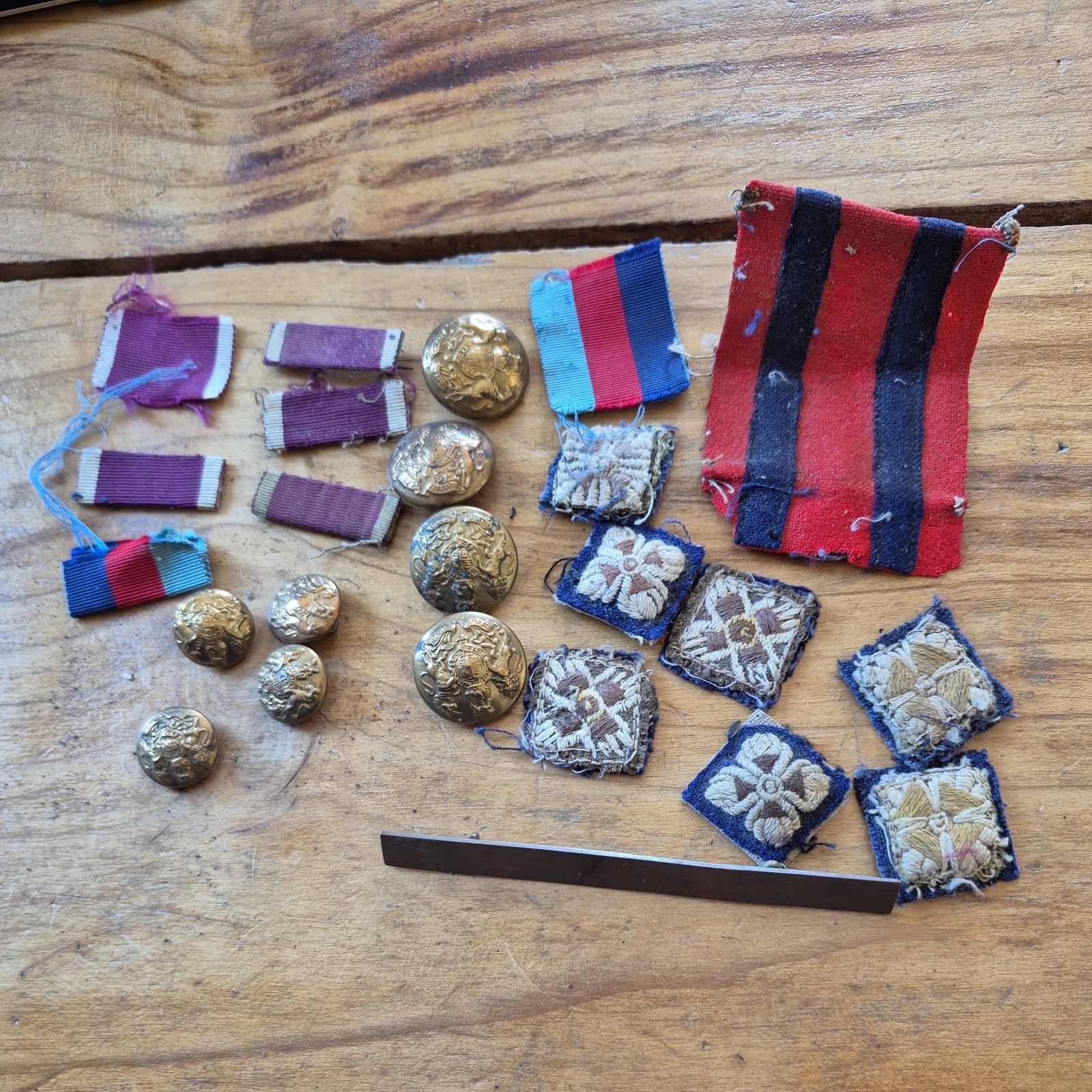 VINTAGE MILITARY BRITISH Bundle of bits .ZZ899.