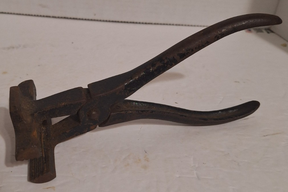 Antique Mount Leather Working Tool Harness Makers Hand Vise Collectible Tool