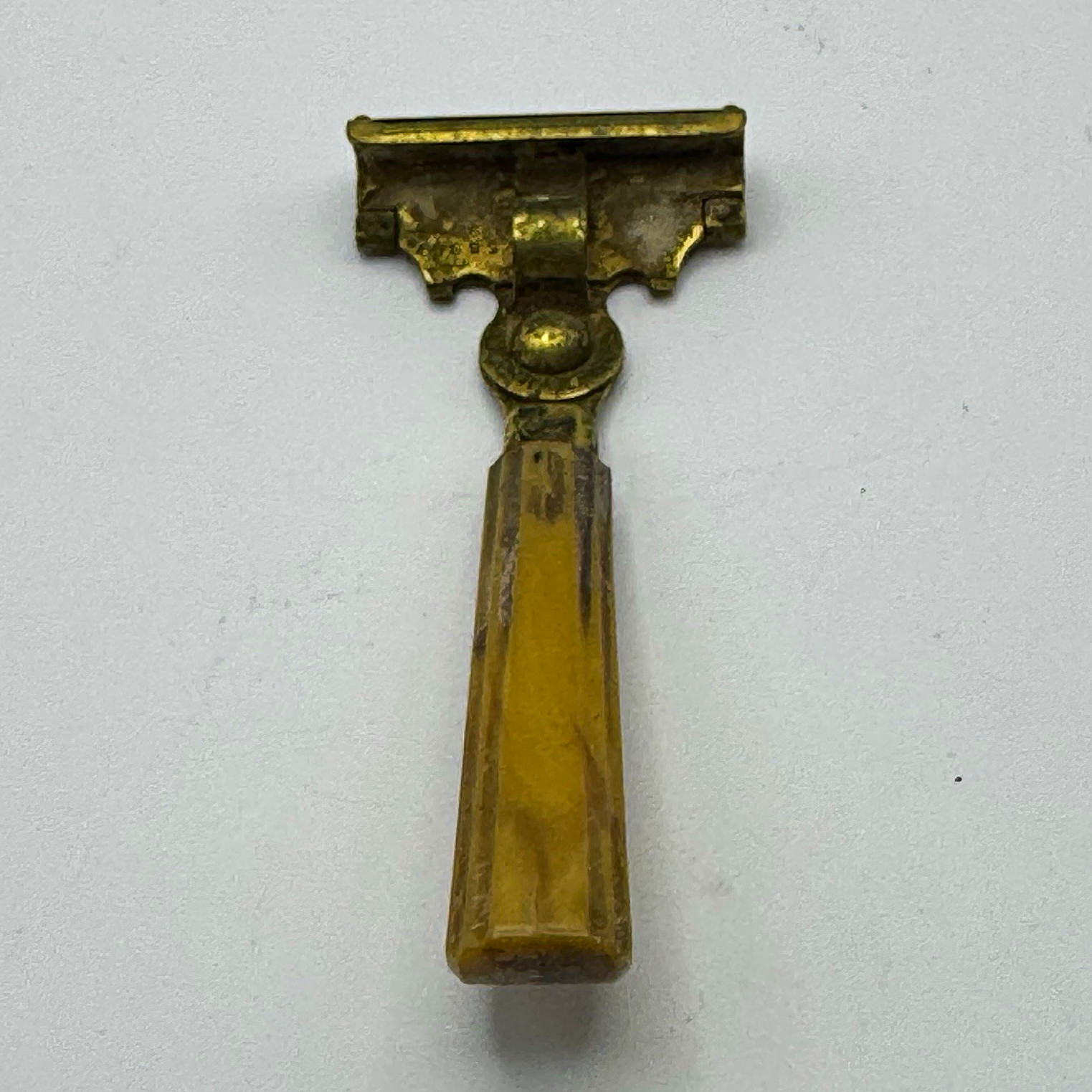 Ever-Ready Vintage Metal Safety Razor Amber Handle PAT Marked for Restoration Ever-Ready Vintage Metal Safety Razor Amber Handle PAT Marked for Restoration