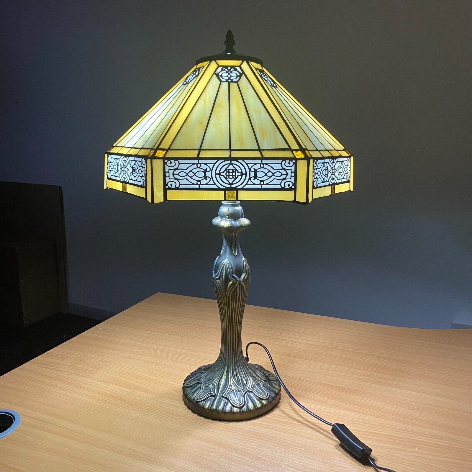 Tiffany Table/Bedside/Desk Lamp 16\