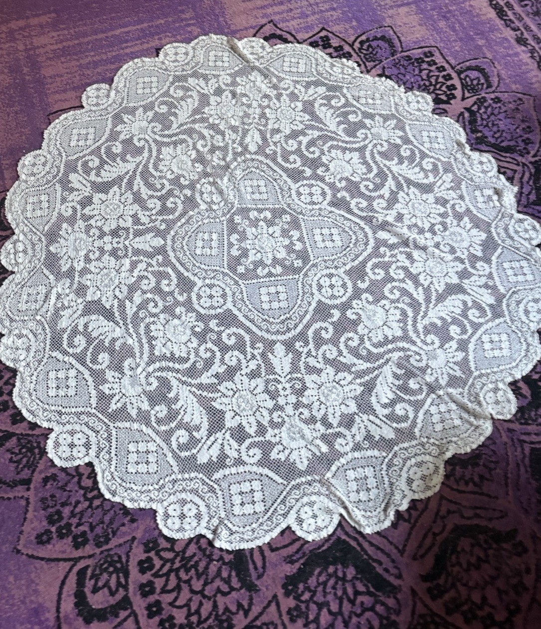 Vintage Round Grannycore Ecru Lace Floral Tablecloth 58” Diameter